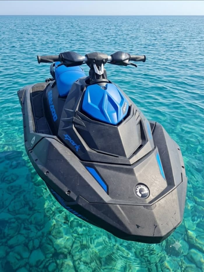 Een uur pure adrenaline op de Adriatische Zee bij Rimini op een jetski.