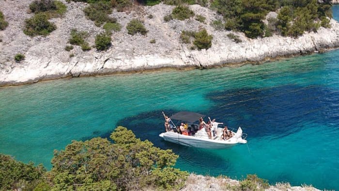 Excursión de medio día a la Laguna Azul y Maslinica