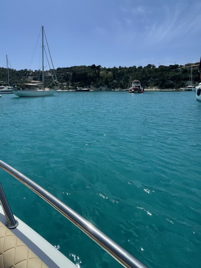 Crucero privado de día completo: Descubre la magia de Paxos y Antipaxos
