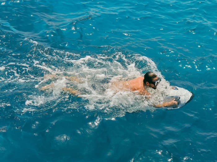 Offrez-vous une journée de luxe à Ibiza en yacht à moteur.