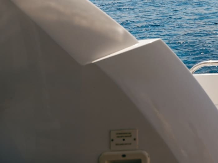 Offrez-vous une journée de luxe à Ibiza en yacht à moteur.