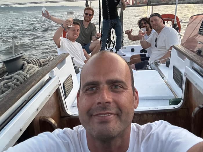 Explore Lisbon aboard a sailboat on the Tagus River, in a private sunset experience.