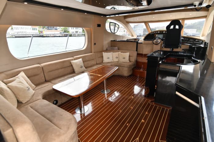 Junggesellen- und Junggesellinnenabschieds-Yacht-Erlebnis – Party in Sty