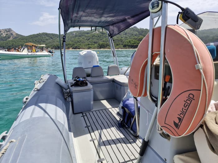 Relax in Hyères: 7h of sun on a motorboat