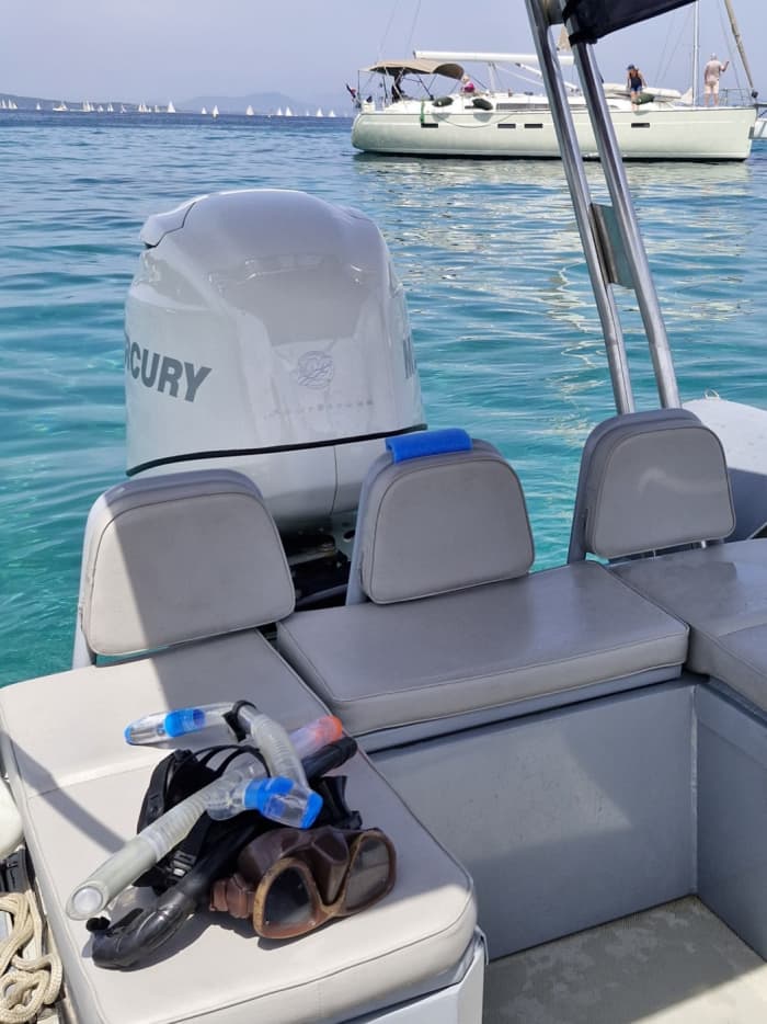 Relax in Hyères: 7h of sun on a motorboat