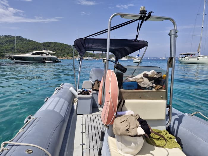 Relax in Hyères: 7h of sun on a motorboat