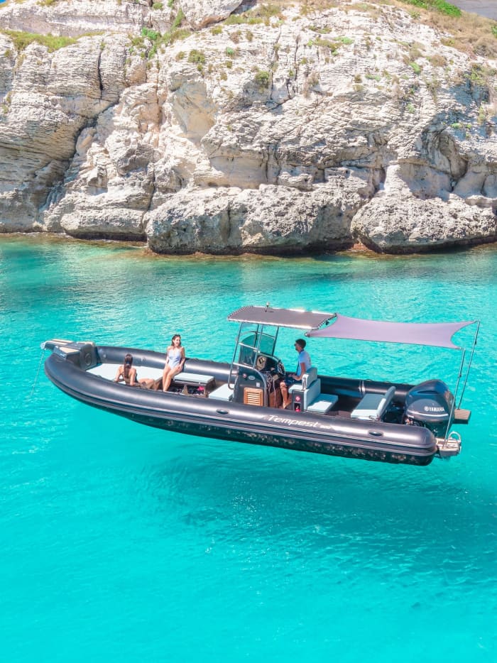 Cagliari båttur med sardisk aperitif och snorkling i kristallklart vatten