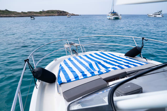 Private yacht tour with snorkeling, food and drinks. (Fuel included)