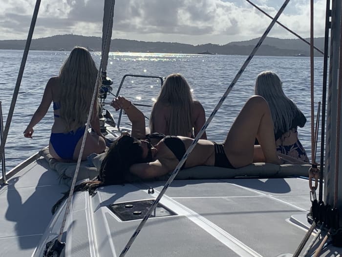 Day sailing between Nice and Monaco and local picnic