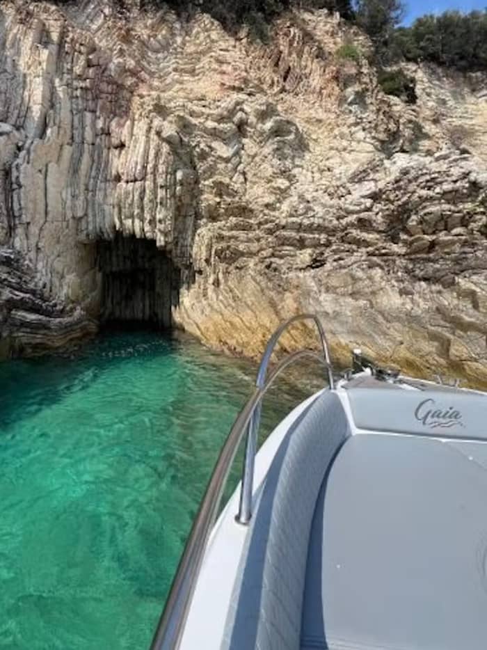 Höhlen, Buchten und kristallklares Wasser: Entdecken Sie die Küste von Saranda