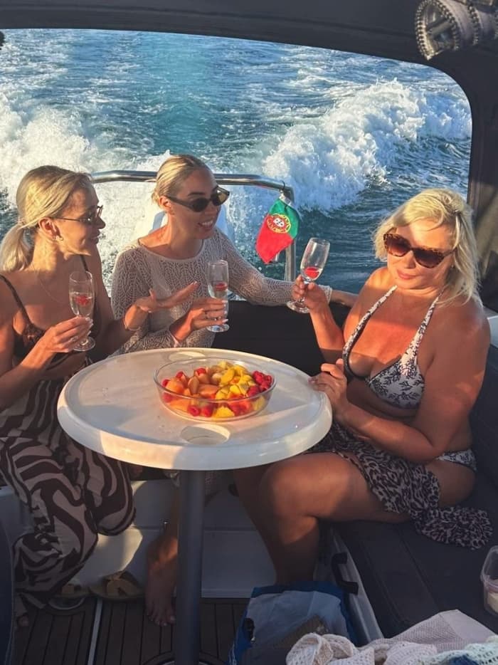 Passeio de meio dia em Lagos de lancha.