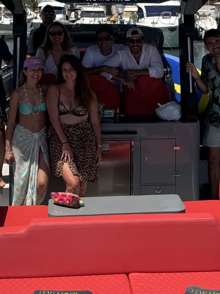 Sail to Formentera in a family motorboat, up to 12 people, includes: captain, drinks, towels, snorkeling, paddle surfing, fuel. This route €300