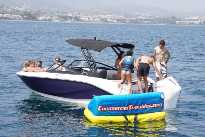 ¡Alquiler de barco por 2HS con actividades acuáticas incluidas! 💦 
Donut y wakeboard :)