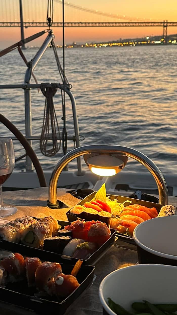 Sailing, Relaxing and Enjoying – 7 hours in Lisbon