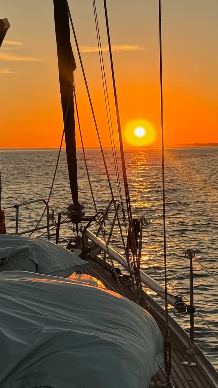 Sailing, Relaxing and Enjoying – 7 hours in Lisbon