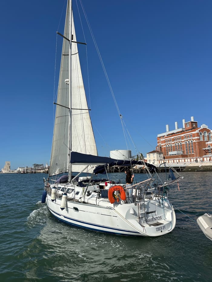 Sailing, Relaxing and Enjoying – 7 hours in Lisbon