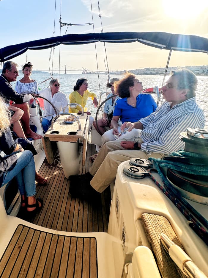 Passeio de barco privado em Lisboa