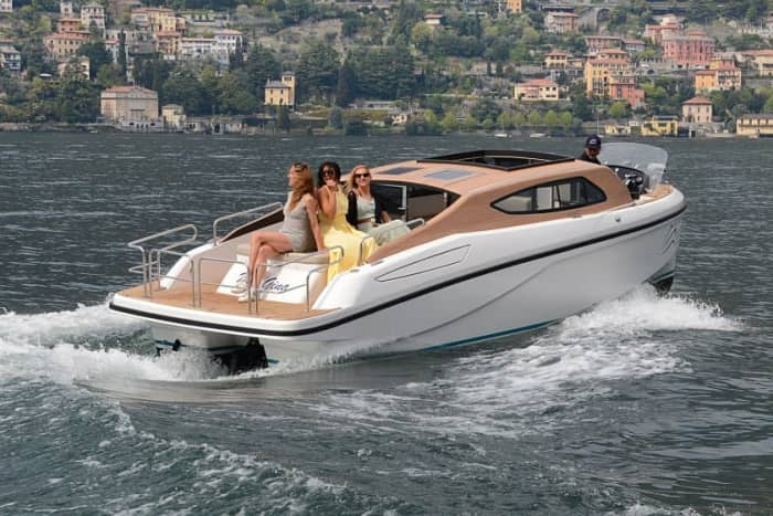 Como the full experience - 3 hours of villages, Oscar-winning villas, and luxury landings
