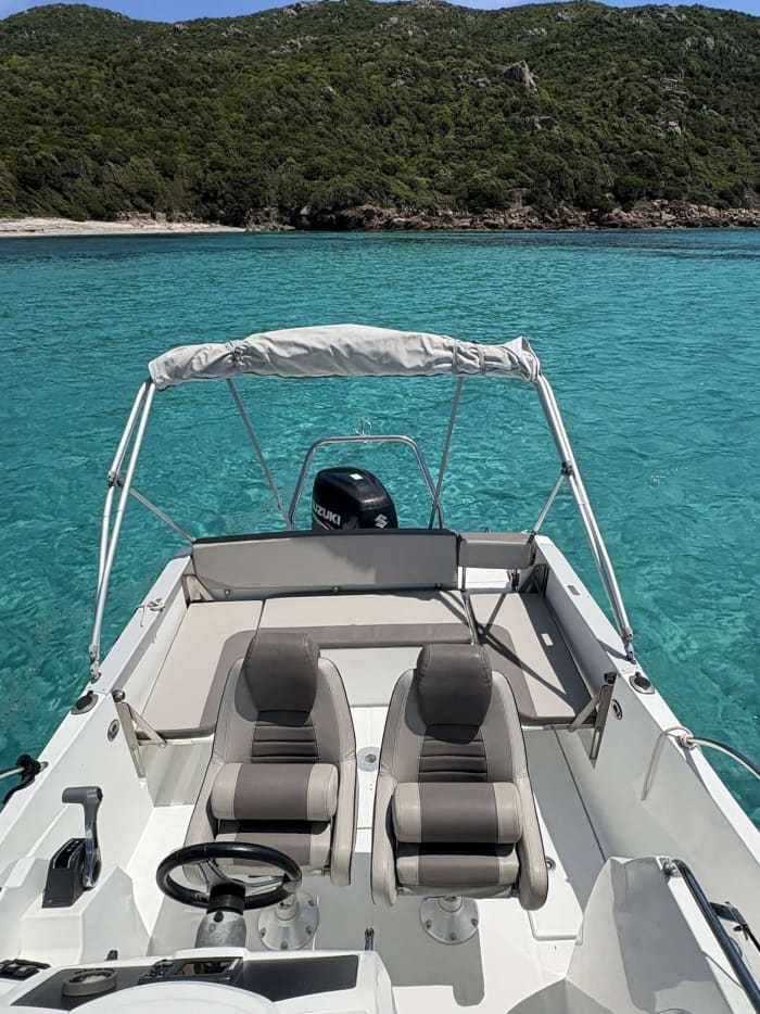Discover Ajaccio on a day trip by motorboat