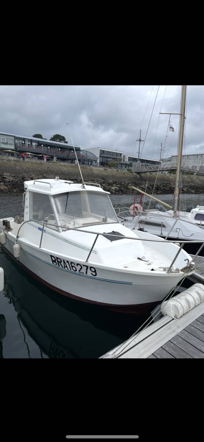 Motorboat rental by the day or half-day in Brest