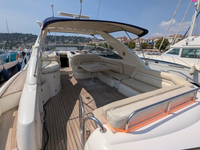 Un'esperienza al tramonto a bordo di uno yacht eccezionale – Golfe-Juan