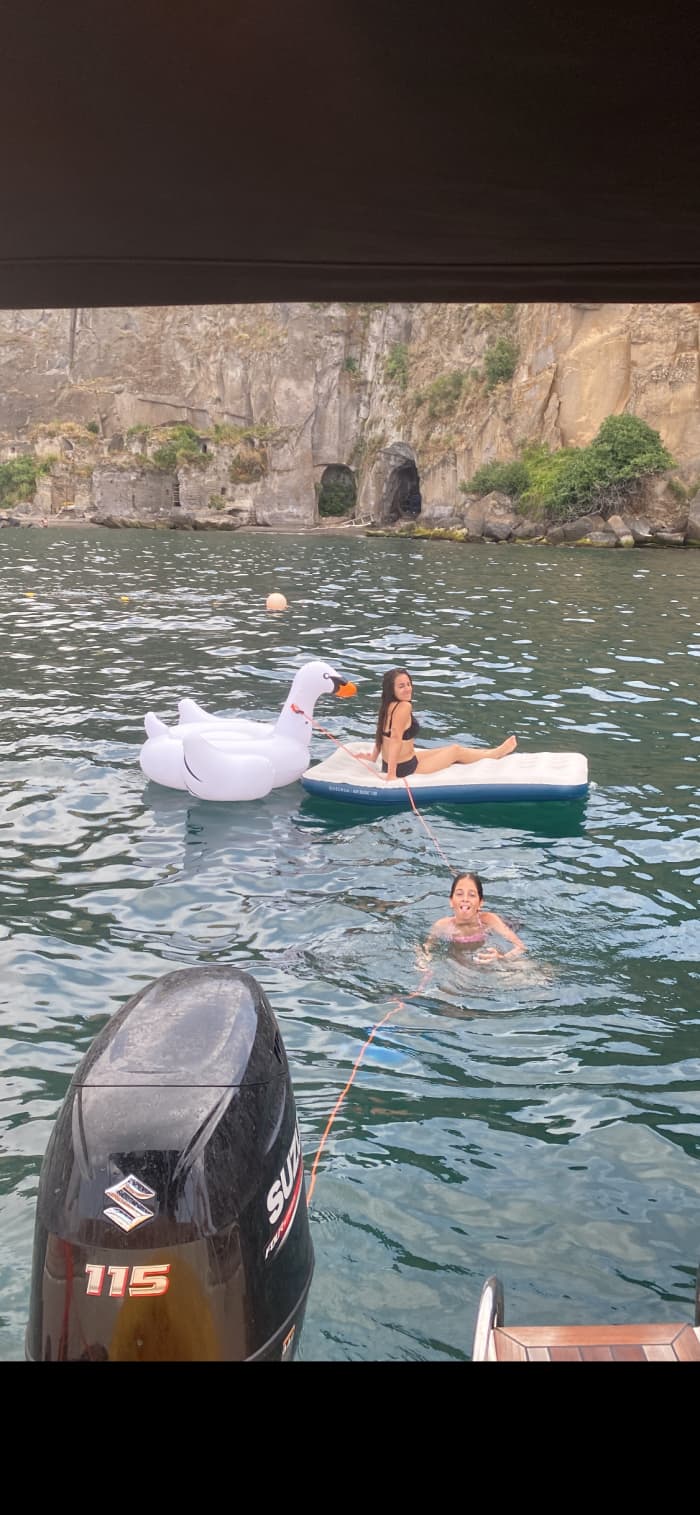 Un día en barco entre Capri y la Costa Amalfitana.