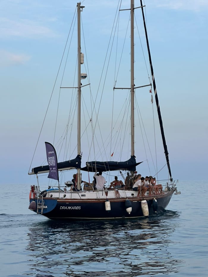 BOAT PARTY + FREE DRINKS - Group 11 - 4 hours outing