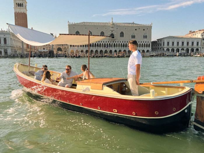Venetian Magic: Island Tour aboard Tortuga