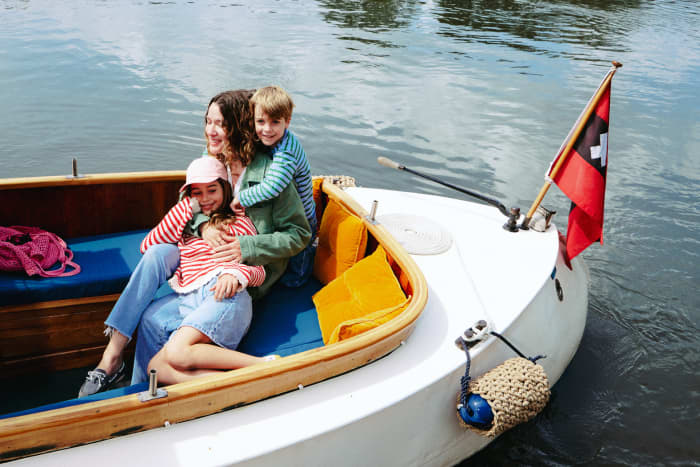 Private Canal Cruise with Local Captains and Hidden Gems – Diana - 1.5h - Max 8p