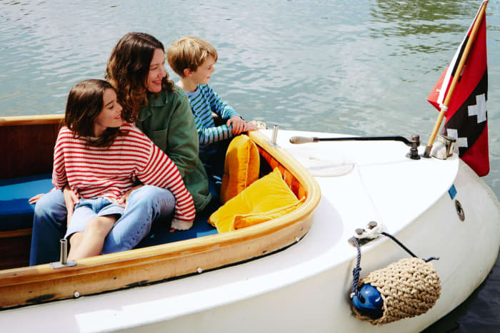 Private Canal Cruise with Local Captains and Hidden Gems – Diana - 1.5h - Max 8p