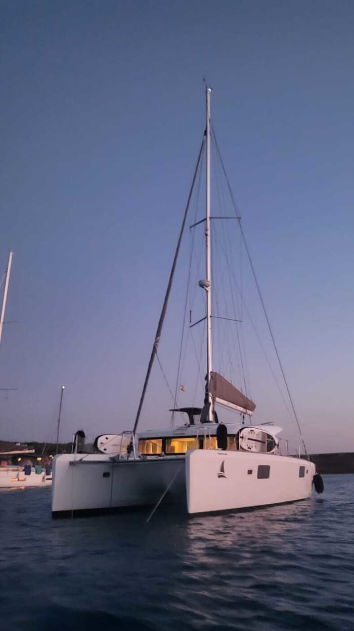Passe 8 horas nas águas quentes de Ibiza