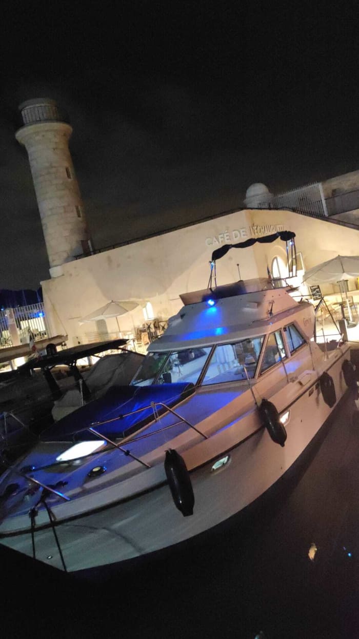 Make every moment count: A full day of sun around Antibes on a motorboat