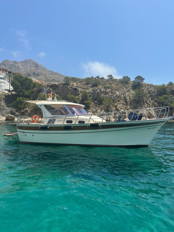 Goditi il sole con un'escursione in barca di 8 ore ad Altea.