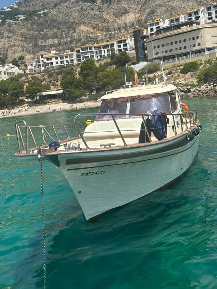 Goditi il sole con un'escursione in barca di 8 ore ad Altea.