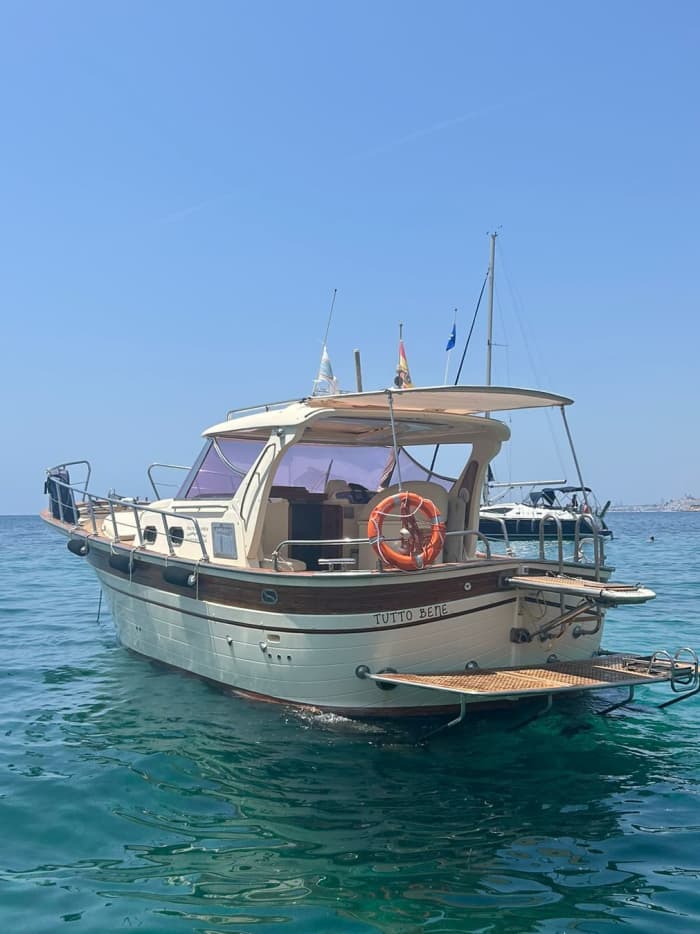 Goditi il sole con un'escursione in barca di 8 ore ad Altea.