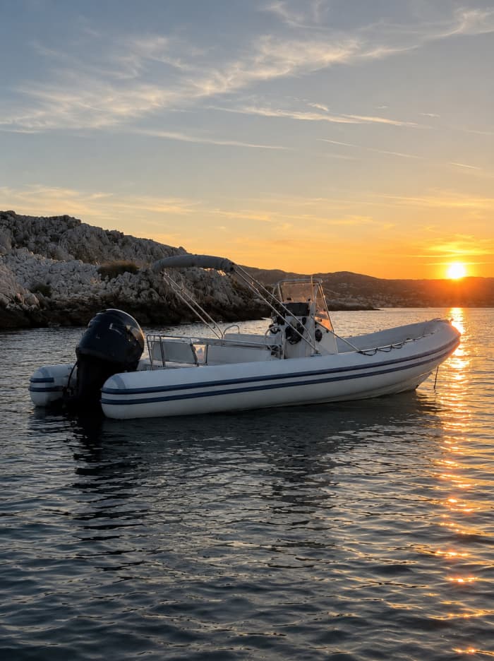 Coucher de soleil magique en mer - baignade, détente et panorama exceptionnel