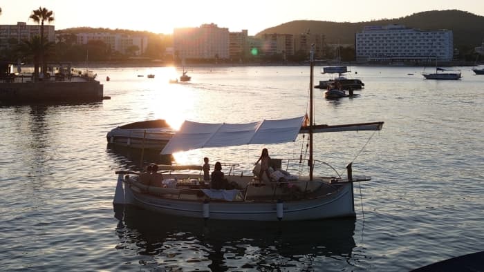 Sail into the Sunset – Quiet Cruise from Puerto Portals