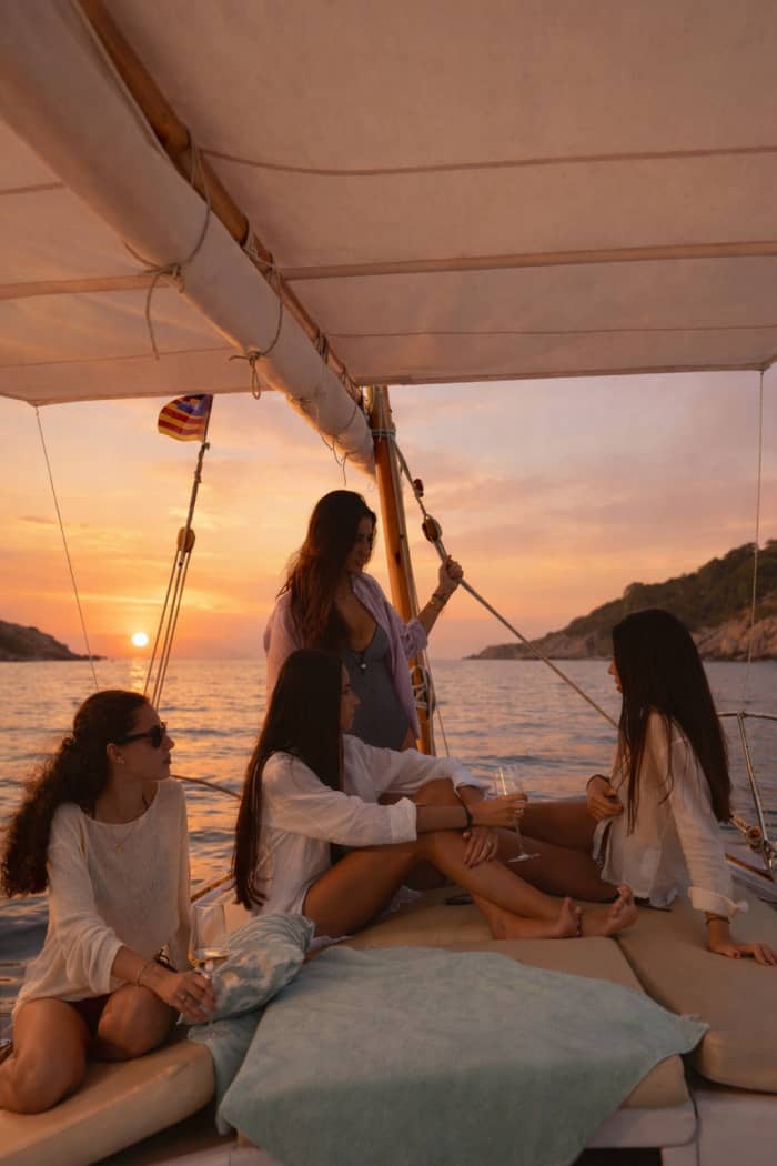 Sail into the Sunset – Quiet Cruise from Puerto Portals
