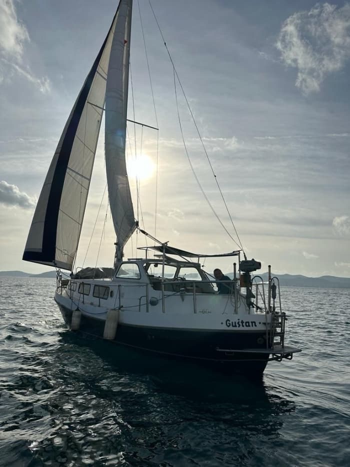 Navega, nada y explora: Aventura de medio día desde Zadar