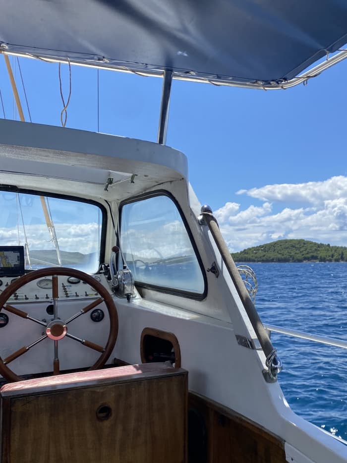 Navega, nada y explora: Aventura de medio día desde Zadar