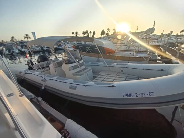 Your day in Menorca: Rent a motorboat for 8h of discovery