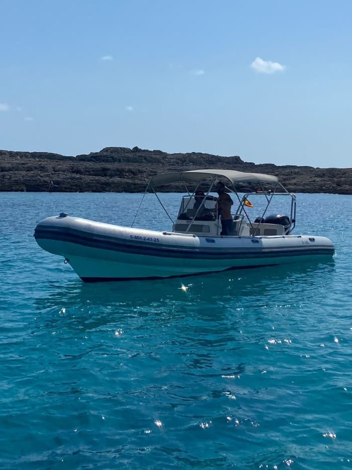 Your day in Menorca: Rent a motorboat for 8h of discovery