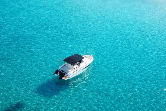 Ihr privates Motorboot für einen Tagesausflug rund um Nea Peramos