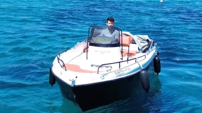 Full-Day Motorboat Tour 🌊
Discover the hidden beauty of the Port of Milos—crystal waters, secret caves, and unforgettable coastal views, all in one incredible day.