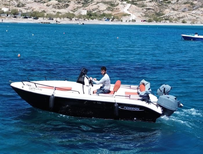 Full-Day Motorboat Tour 🌊
Discover the hidden beauty of the Port of Milos—crystal waters, secret caves, and unforgettable coastal views, all in one incredible day.