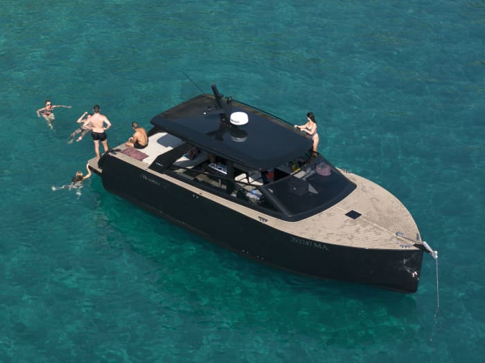 All-inclusive privé luxe Colnago 38 boot naar 3 eilanden met blauwe grotten, verborgen baaien en de beroemde Gouden Hoorn