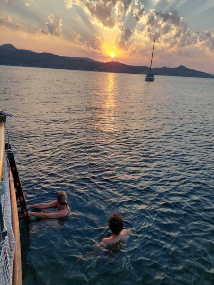 Sunrise Sailing & Serenity Tour – Milos by Morning Light