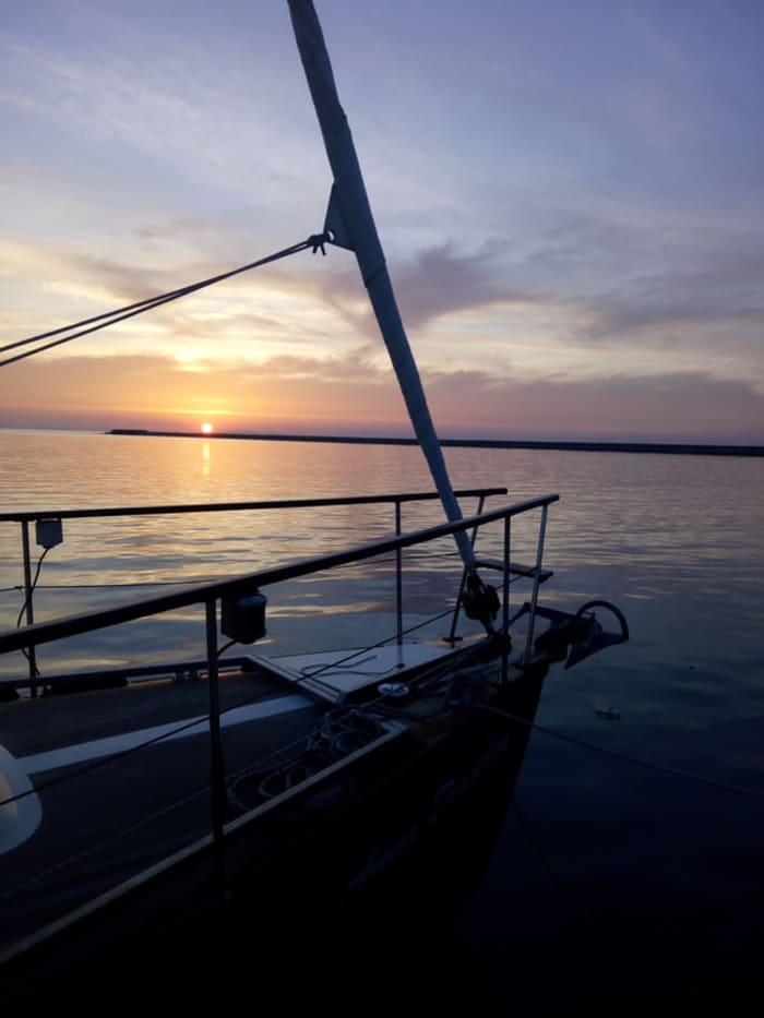 Sunrise Sailing & Serenity Tour – Milos by Morning Light