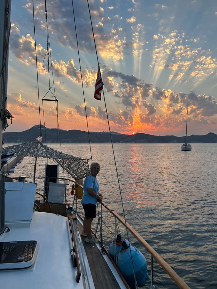 Sunrise Sailing & Serenity Tour – Milos by Morning Light