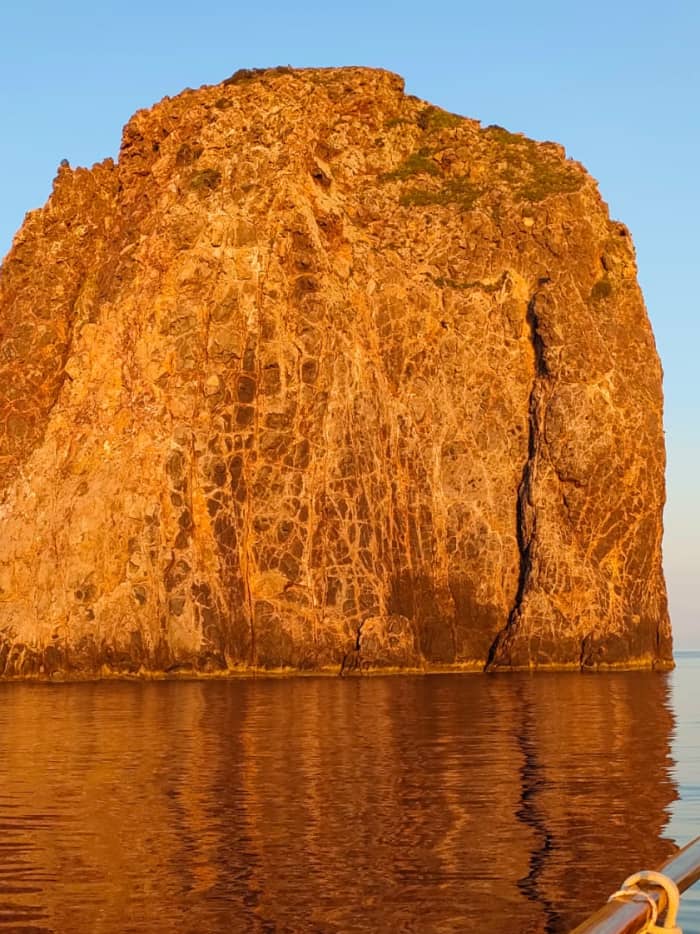 Sunrise Sailing & Serenity Tour – Milos by Morning Light